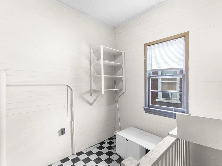 Fleetwood Apartments — Photo 13