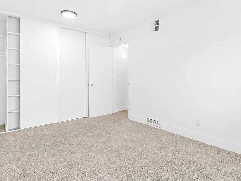 Shelfield Apartments — Photo 35