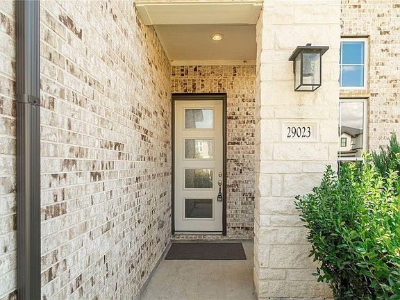 4th image of 29023 Laurel Grove Ln