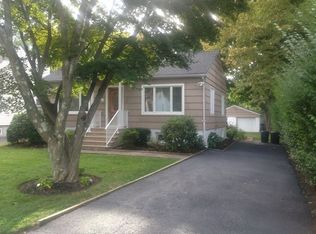 69 3rd St, Pequannock, NJ 07440