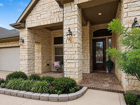 3rd image of 6710 Cottonwood Crest Ln