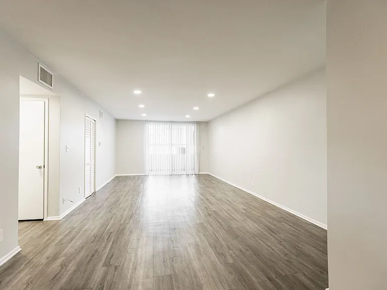 1371 S. Beverly Glen Blvd. — Photo 23