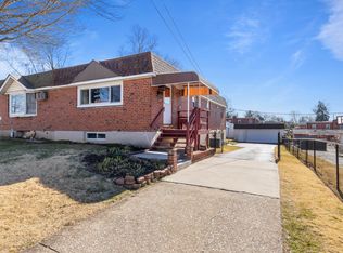 605 Turf Ln, Conshohocken, PA 19428