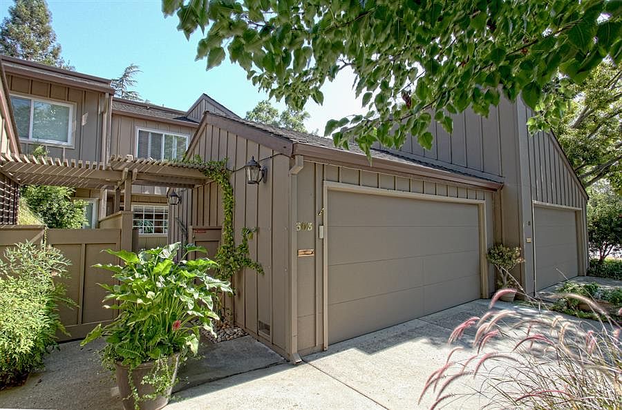 1st image of 303 Willow Hill Ct
