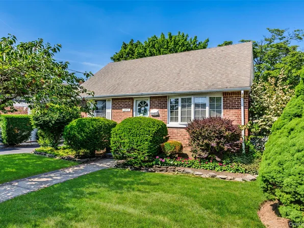 2453 Aberdeen Street, East Meadow, NY 11554