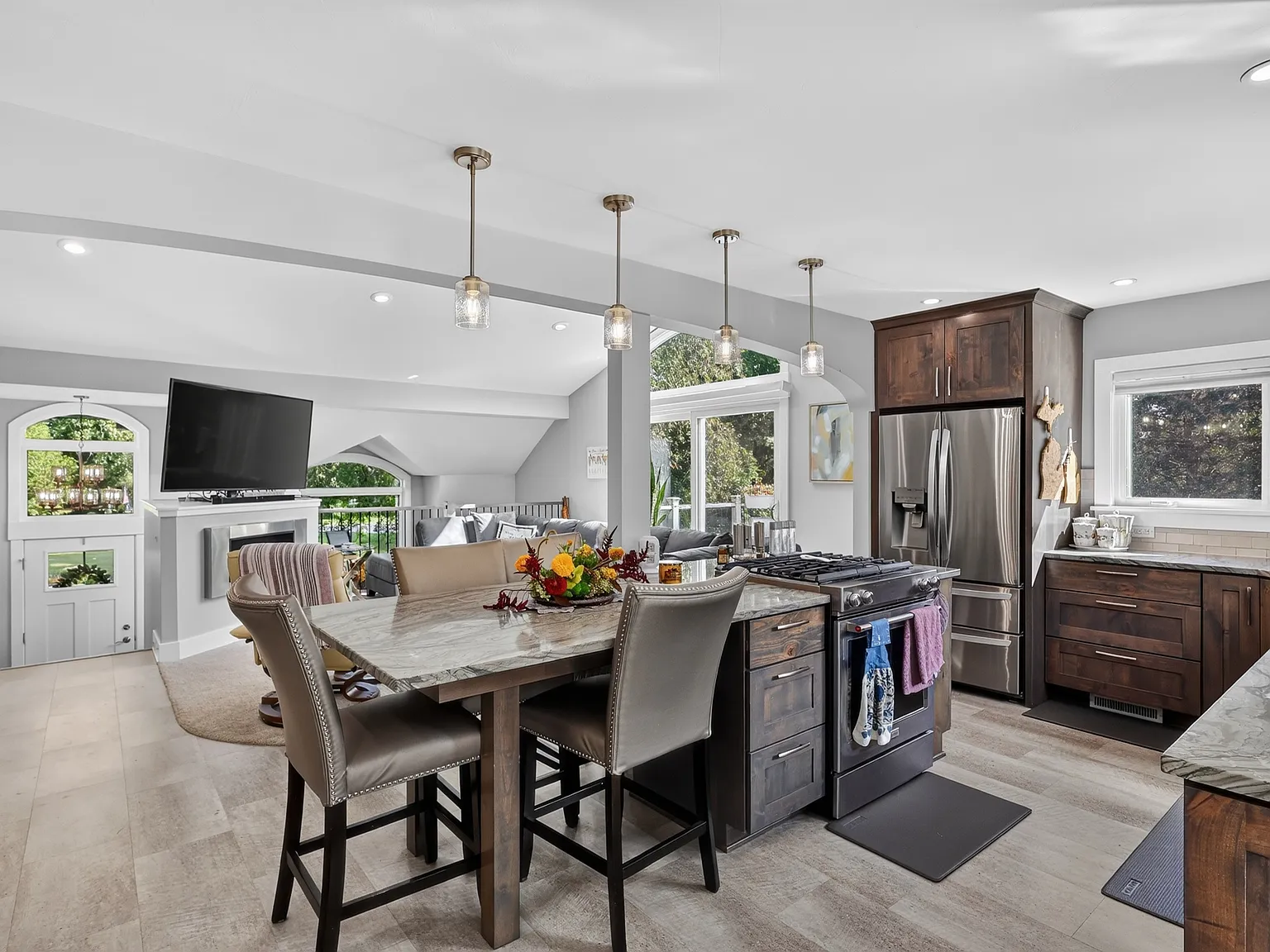 4 bed, 2.5 bath, 2800 sqft, $3,400 — Photo 4