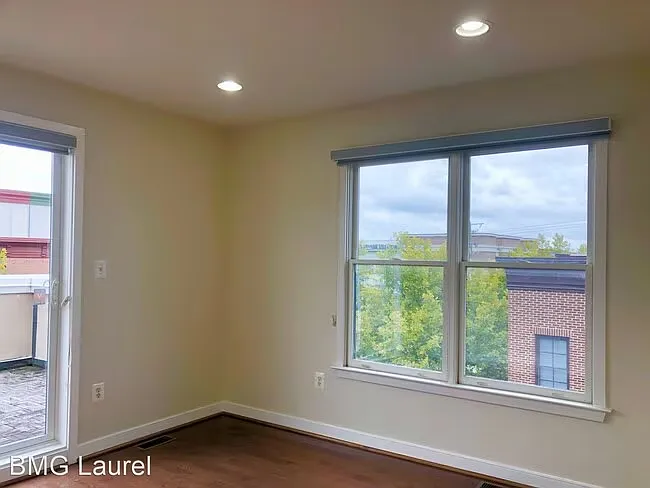 4411 Longfellow St — Photo 15