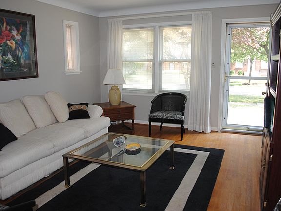 4th image of 21120 Country Club Dr