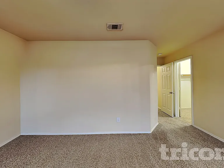 1248 Collett St — Photo 8