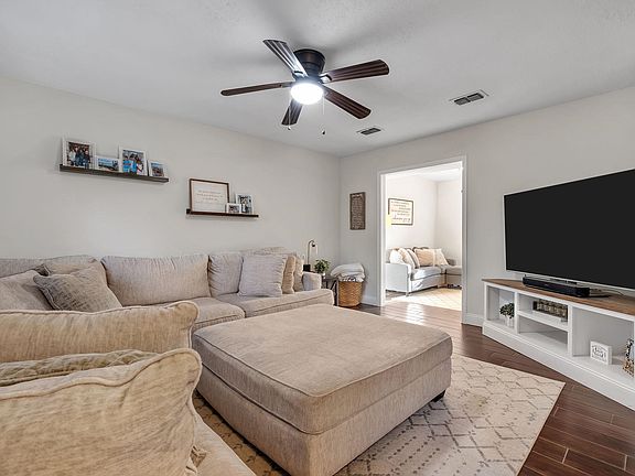 5th image of 2048 Doomar Dr