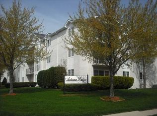 402 Sturdy Rd APT 1E, Valparaiso, IN 46383