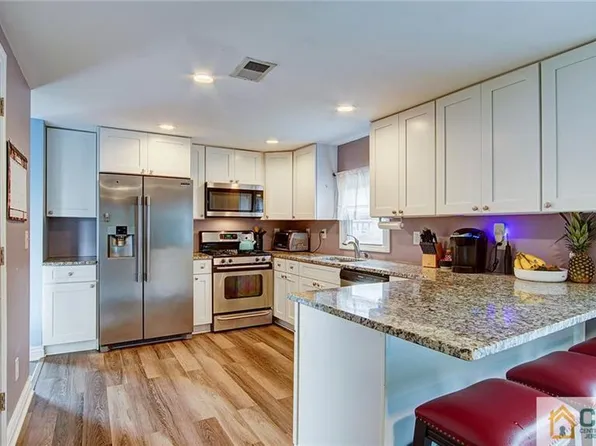 7 Doe Dr, Manalapan, NJ 07726