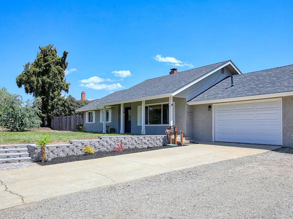 1041 Evergreen Way