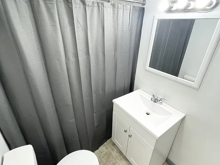 1624 W 21st St — Photo 7