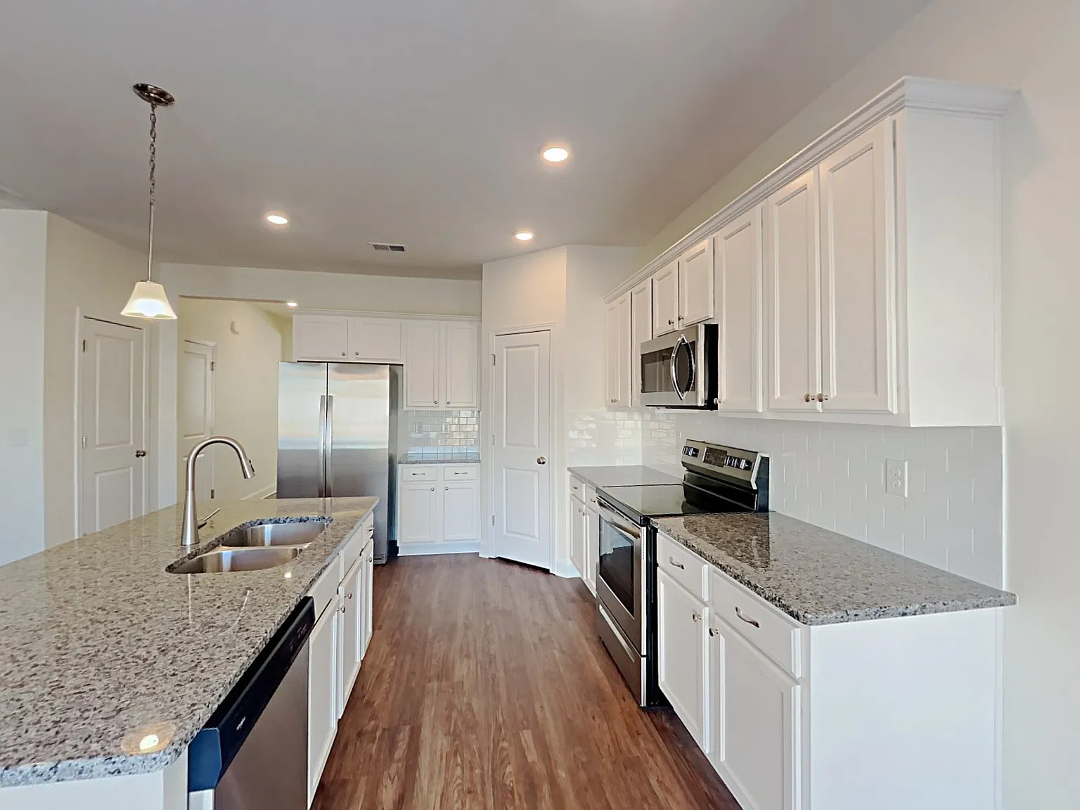 4 bed, 2.5 bath, 2297 sqft, $2,755 — Photo 3
