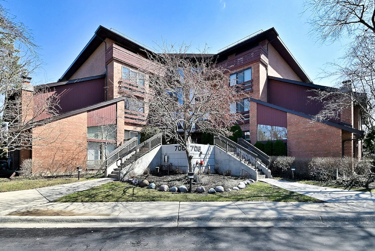 706 Waukegan Rd #C203 photo 1