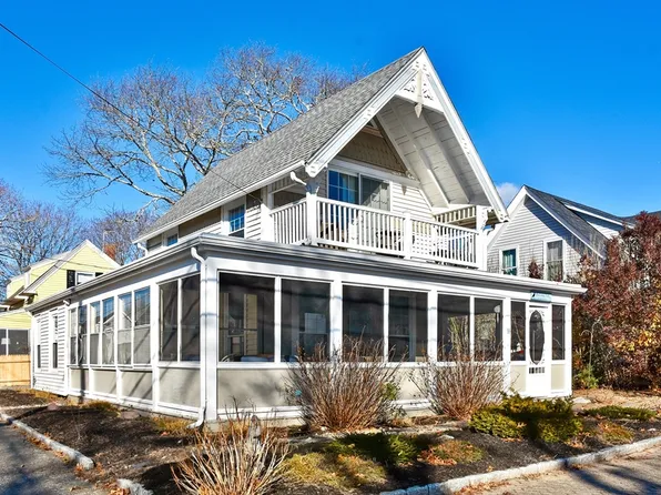 33 W Central Ave, Wareham, MA 02571