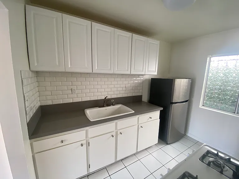 3048 Livonia Ave #5 — Photo 2