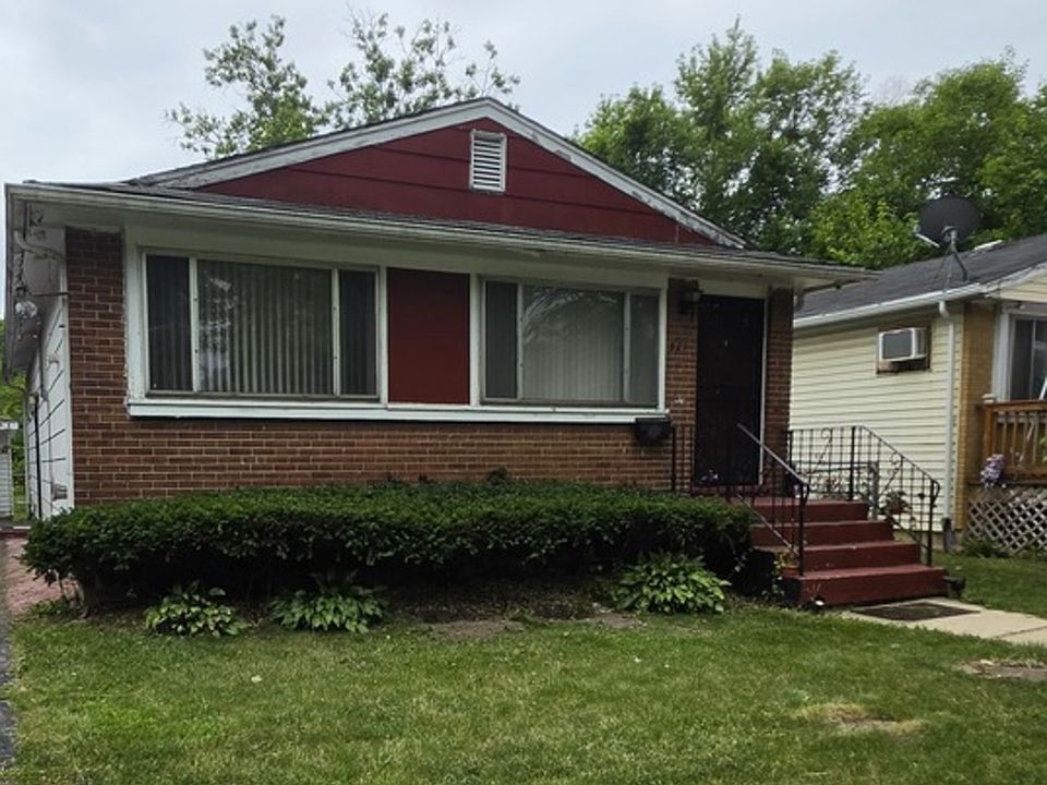 1st image of 821 E 10th Pl