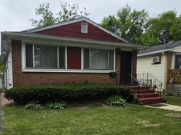 821 E 10th Pl, Ford Heights, IL 60411