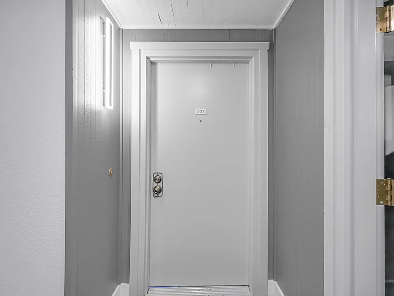 2111 Latham St #307 — Photo 76