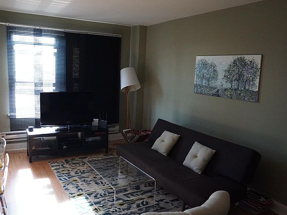 2nd image of 1211 N La Salle Dr #8
