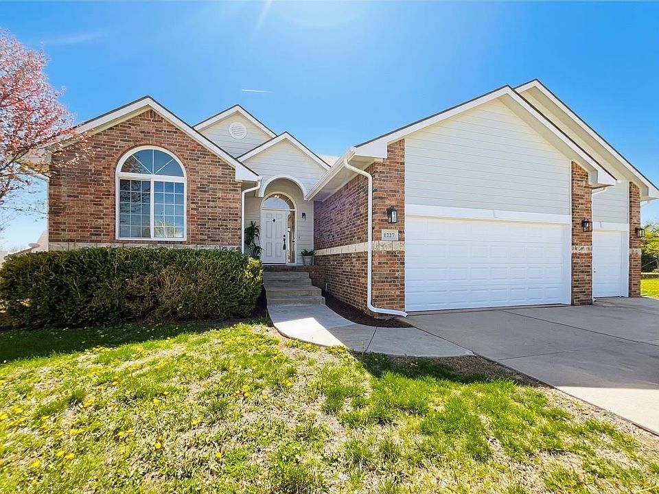 1st image of 1227 S Horseback Ct