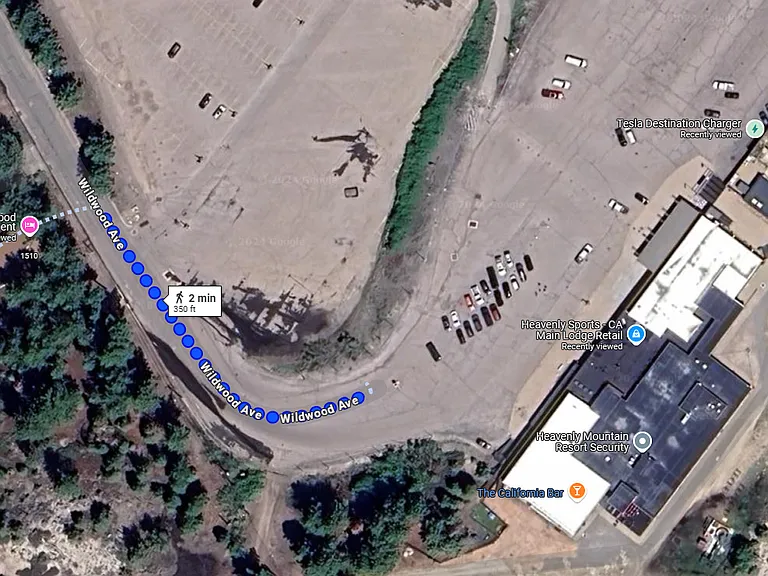 400 ft walking to the Gunbarrel lift gets you up on the mountain in less than 3 minutes