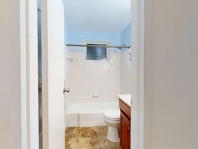 2400 41st St NW #208 — Photo 19
