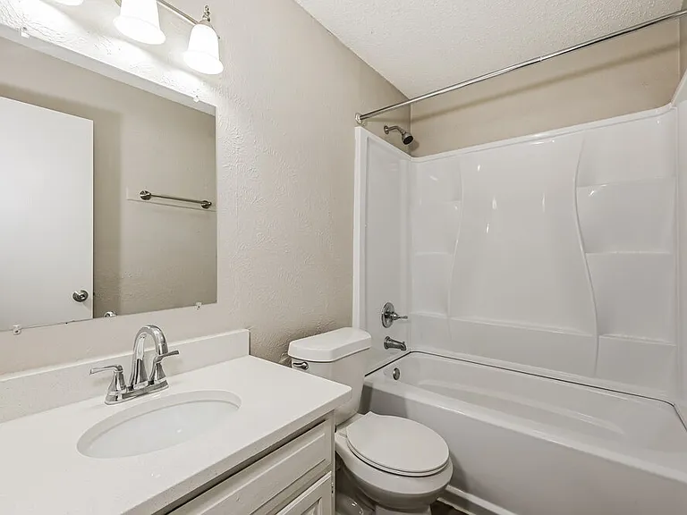 933 Lemontree Dr — Photo 14