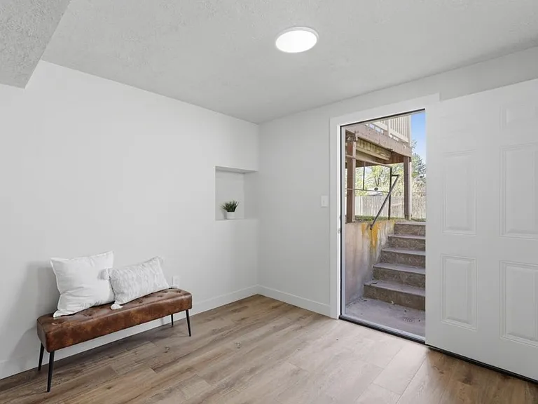 E Hillsboro Dr — Photo 2