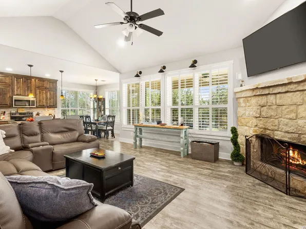 950 Live Oak Dr, Spring Branch, TX 78070