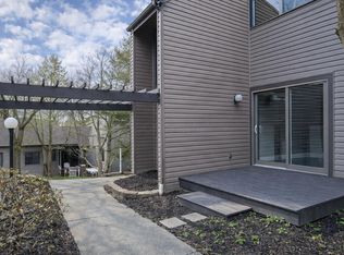 695 Tall Oaks Dr, Newark, OH