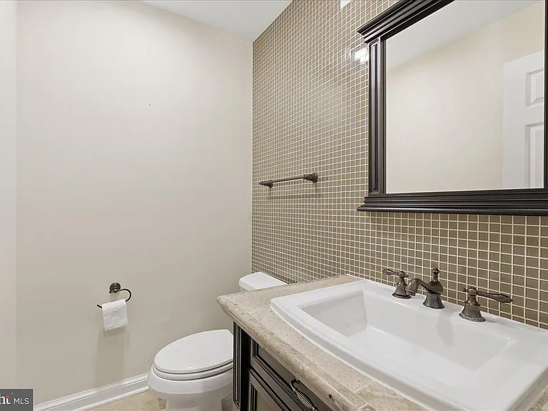 1433 McLean Mews Ct — Photo 10