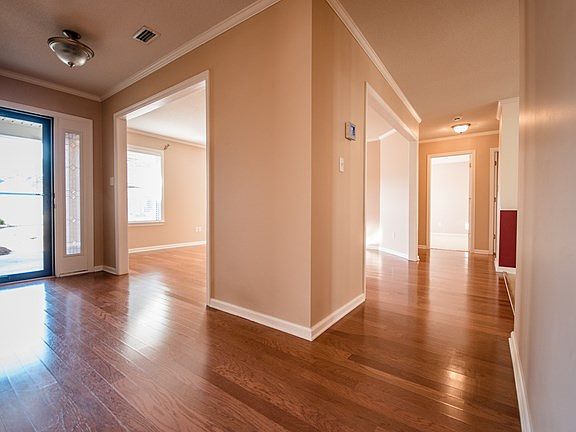 3rd image of 2521 Melrose Dr