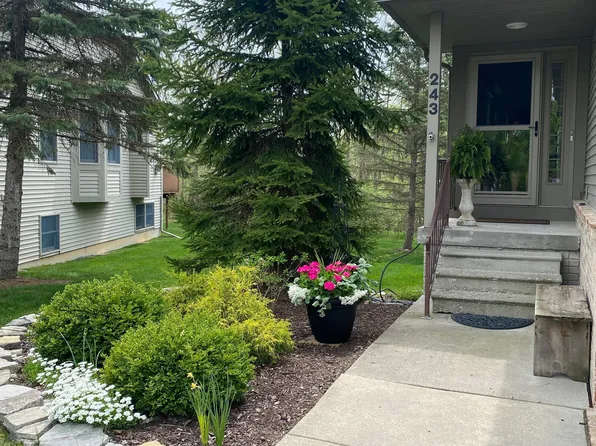 243 Creekwood Cir, Linden, MI 48451