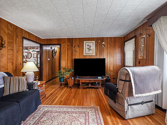 3rd image of 65 East St