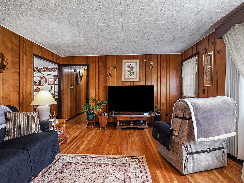 65 East St, Casnovia, MI 49318 Zillow