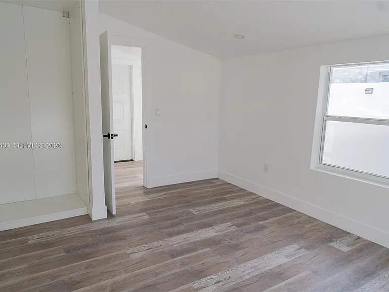 2600 NW 108th St — Photo 13
