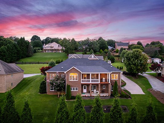 4th image of 1067 Broad Leaf Dr