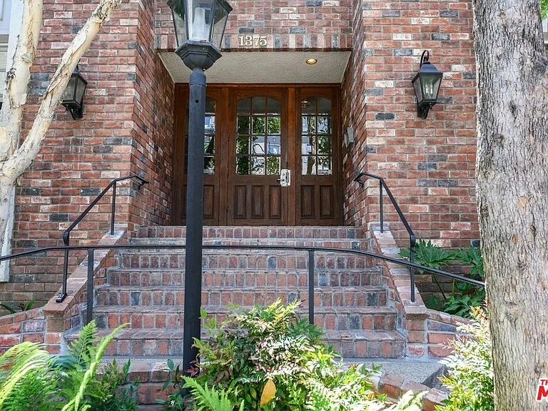 1375 Kelton Ave #404 — Photo 26