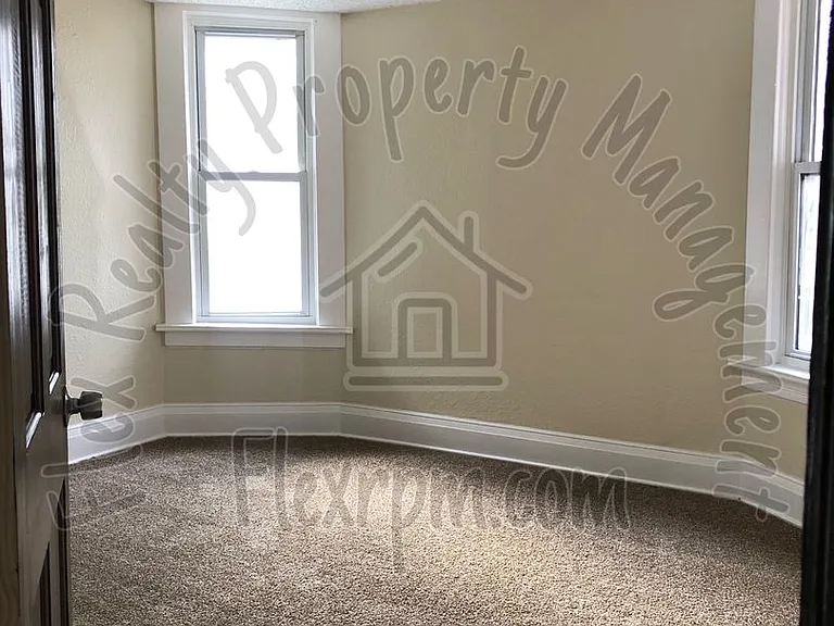 2452 Lawrence Ave — Photo 4