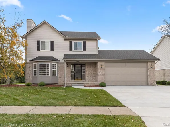 25089 Mahogany Dr, Brownstown, MI 48134