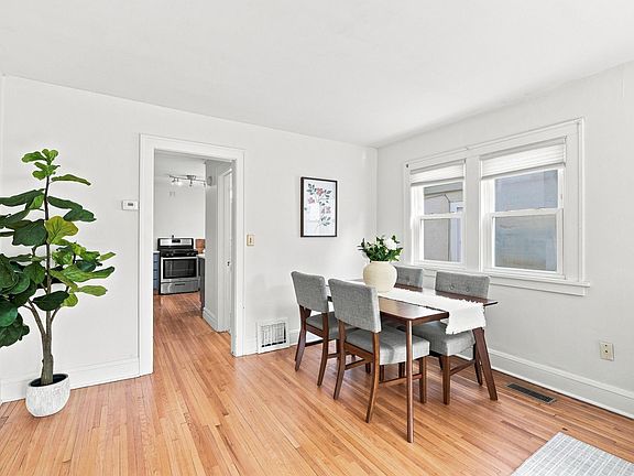 5th image of 2841 36th Ave S