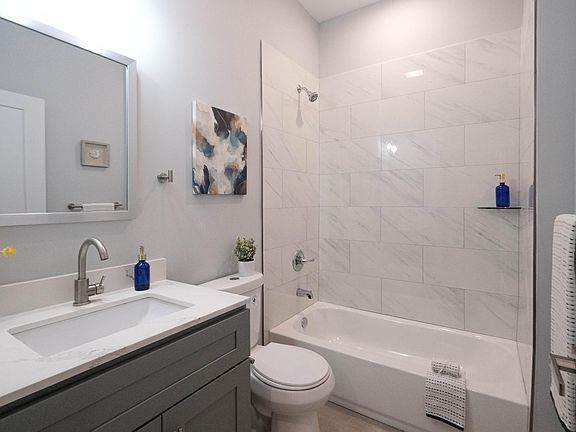 5th image of 1022 Wood St #201
