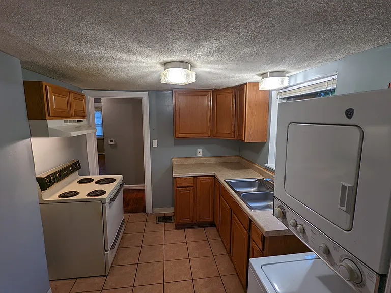 945 Vernon Dr — Photo 4