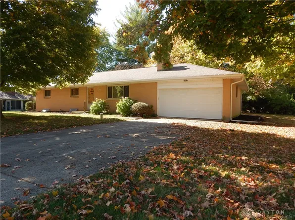 1077 Aledo Dr, Dayton, OH 45430