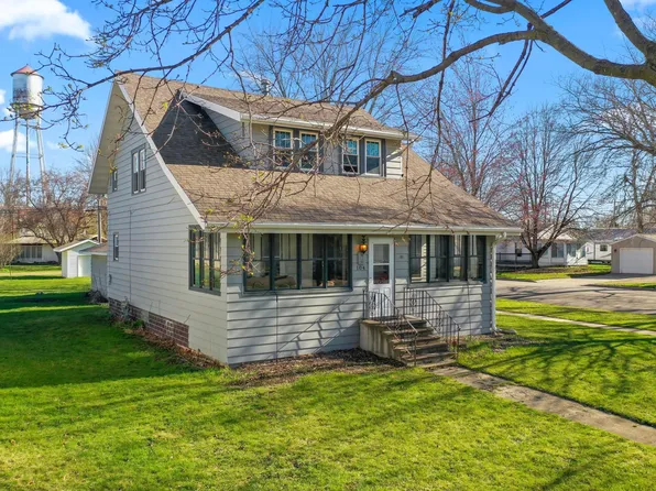 104 1st St SW, Blooming Prairie, MN 55917