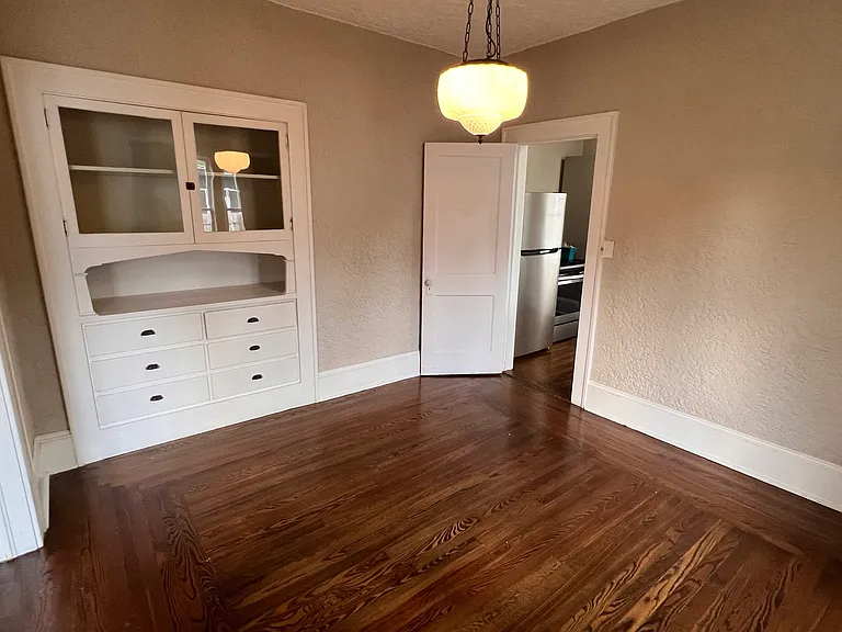 220 Leon Ave — Photo 7
