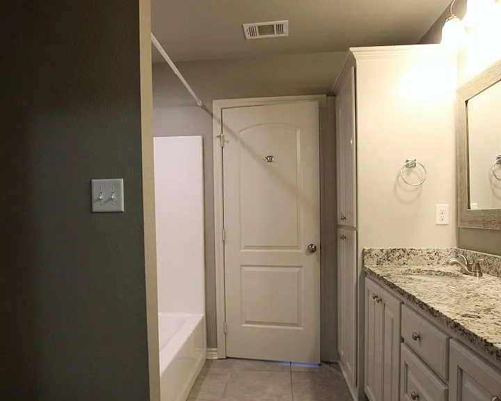 Beautiful 2 Bedroom, 2 Bathroom Townhome In South Tyler Whitehouse Isd! 1/2 Off First Full Month! — Photo 15